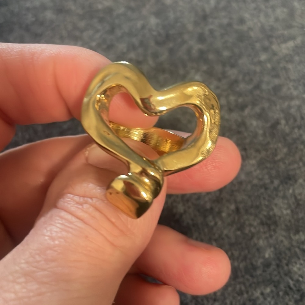 Uno de 50 Nailed Heart Shaped Gold ring - Picture 8 of 8